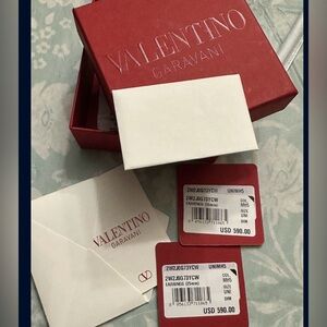 Very good
Gold, Metal